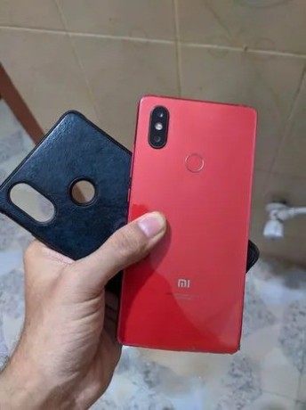 xiaomi-mi-8-se-super-amoled-disply-big-1