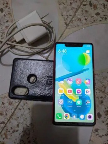 xiaomi-mi-8-se-super-amoled-disply-big-0