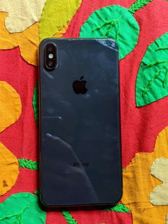 iphone-xs-max-big-2